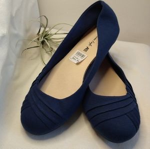 NWT American Eagle Flats